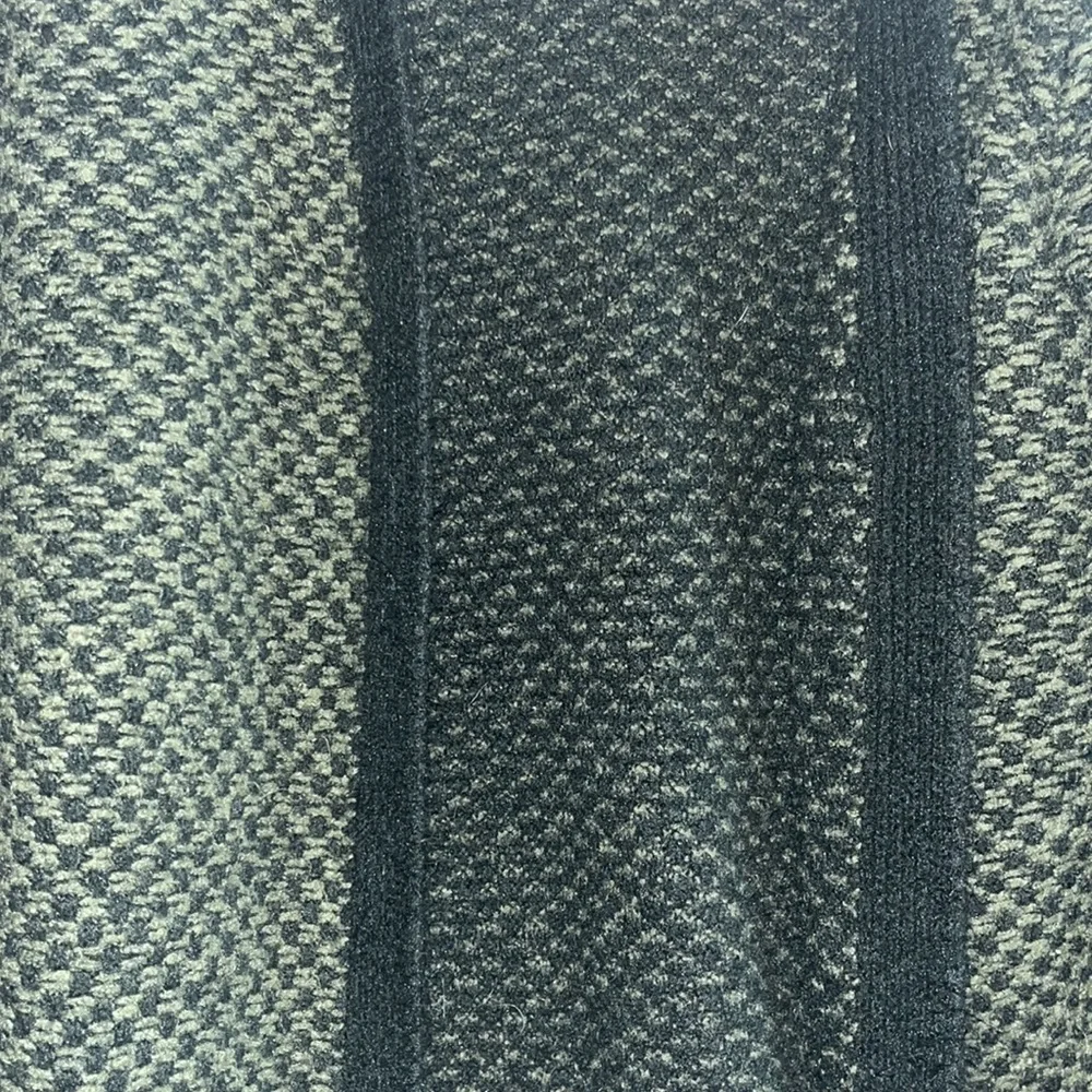 Thick Universal Thread Cardigan - Picture 2 of 5